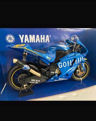 Modellino Valentino Rossi 2004