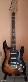 Chitarra “Fender Squier Strat” con Accessori