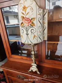 Lampada antica da tavolo in ottone