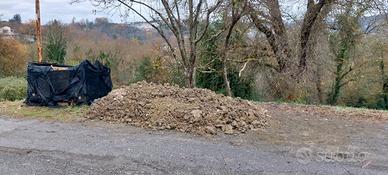 Terra da riempimento gratis, disponibile su strada