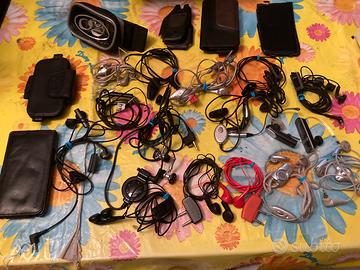 LOTTO AURICOLARI+omaggio custodie cellulari