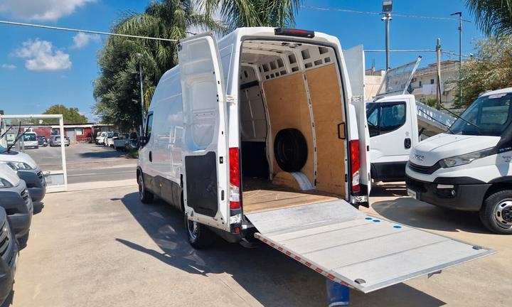 IVECO DAILY 35S14 PASSO 3520 H3 CON PEDANA CARICAT