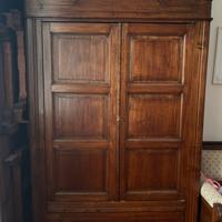 Armadio antico in noce massello primi ‘900