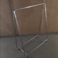 Carrello espositore in acciaio con ruote