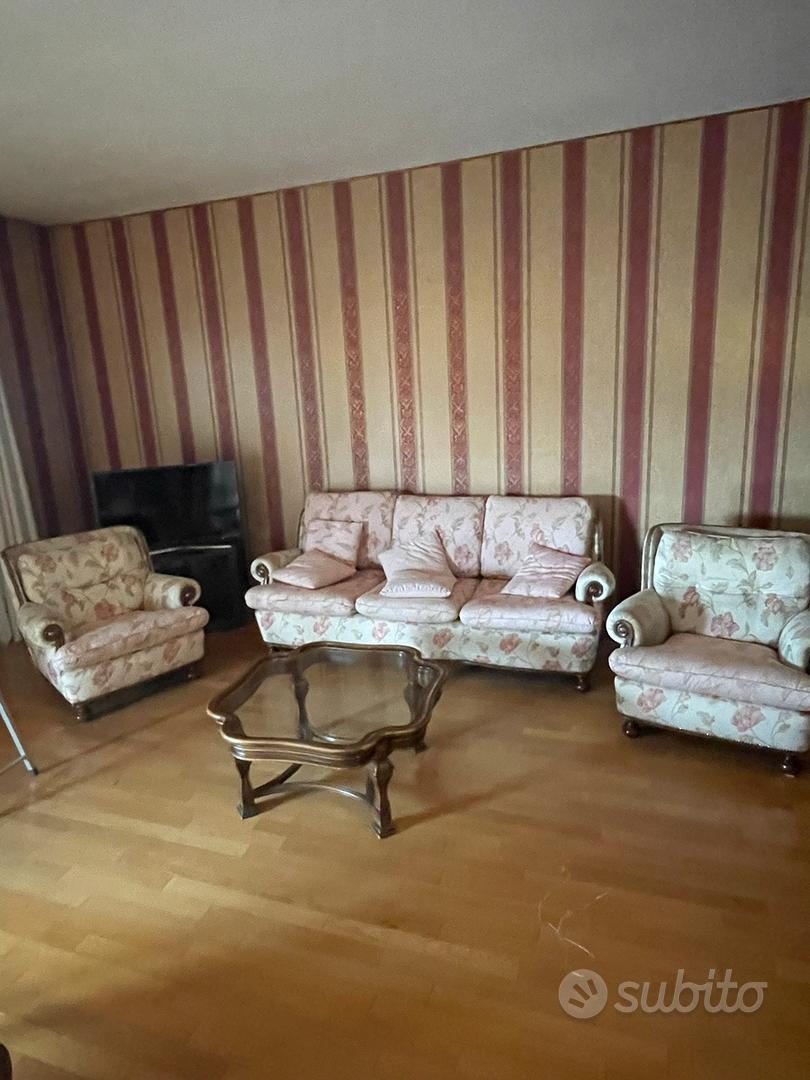 Divano + poltrone Arredamento e Casalinghi In regalo a Torino