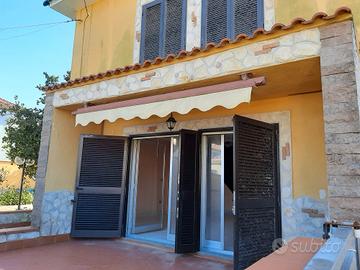 Privato vende villa in parco con ampio giardino