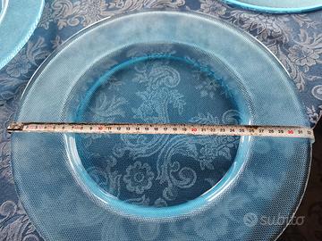 Sotto piatti azzurri