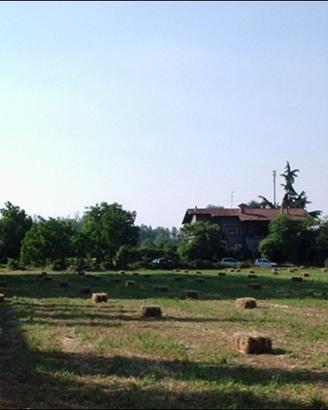 Agriturismo con casa d'abitazione e terreno