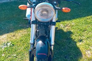 Moto ducati monster