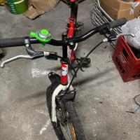 bici per bambino con solo sella rovinata 