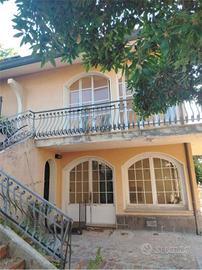 Villa di 720 m² con più di 5 locali a San Mauro Pa