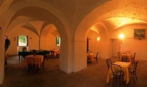 CASALE 19 pax + SALONE PER FESTA 100 GIORNI LAST