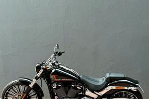Harley Davidson Breakout 117 vivid Black