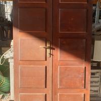 Antico portone in legno a 2 ante con serratura e c