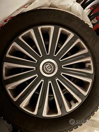 Gomme da neve complete di cerchi da 15"