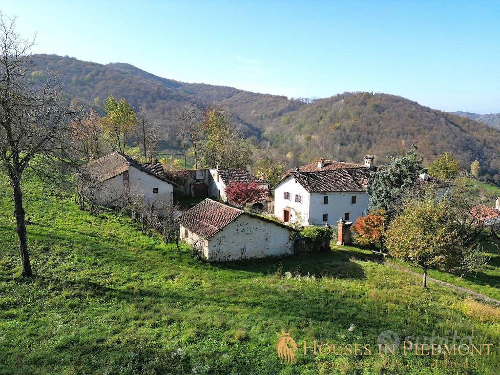 Rustico / Casale di 1000 m² con più di 5 locali a - Vista 2