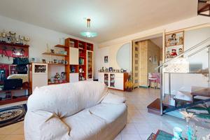 Villa a schiera su tre livelli