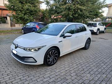 Volkswagen Golf 8 2.0 150cv style