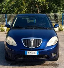 Lancia Ypsilon 1.2 versus