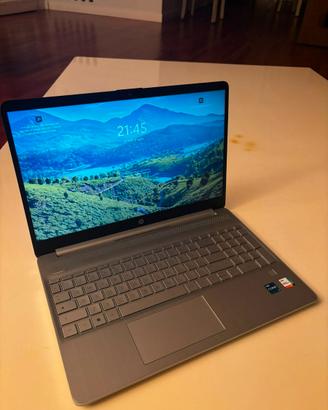 Laptop HP 15s i7 Windows 11 Come nuovo