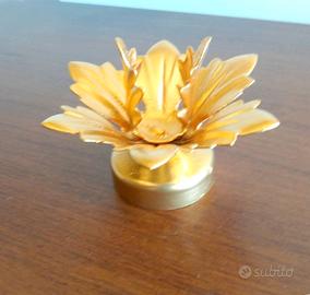 Portacandele a forma di fiore, colore oro