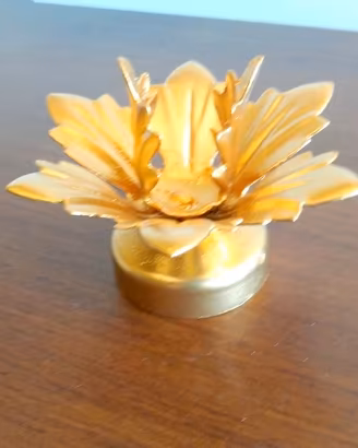 Portacandele a forma di fiore, colore oro