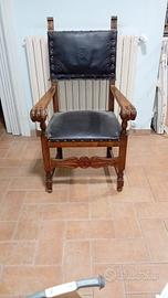 Trono in legno sedia in cuoio