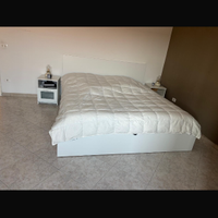 Letto king size  e comodini Ikea