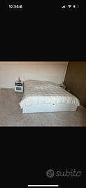 Letto king size  e comodini Ikea