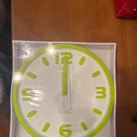 Orologio da parete bianco e verde acido NUOVO