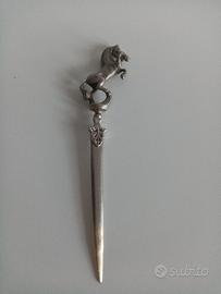 tagliacarte con testa di cavallo