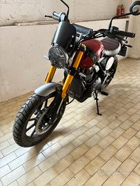 Triumph Scrambler 400X 3800km e accessori