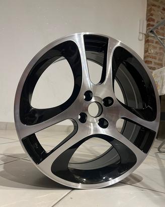 Cerchi modello quadrifoglio verde Alfa Romeo Mito