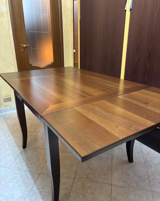 Tavolo Quadrato Allungabile in Legno + 4 sedie