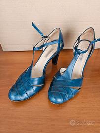 Scarpa  blu cinturino a T tacco 8 cm di Vergelio