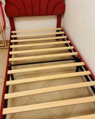 Letto singolo con testata e bordi in velluto