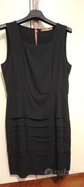 vestito modello tubino con rouches