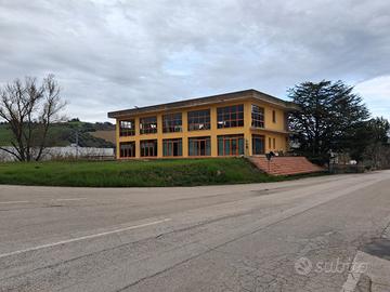 Locale commerciale artigianale