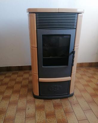 Stufa a pellet funzionante