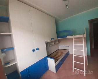 Cameretta doppia con scala.