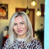 Cameriera di sala per colazioni