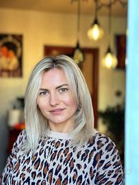 Cameriera di sala per colazioni