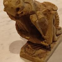 statuetta sepoltura ossa