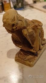 statuetta sepoltura ossa