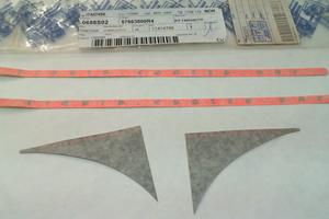 KIT TARGHETTE VEICOLO ROSSO RUNNER GILERA 57663800