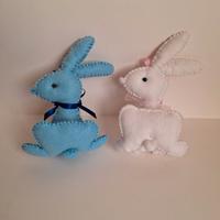 Coppia coniglietti in feltro per Uova Pasqua ved.d