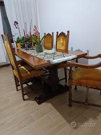 Tavolo e vetrina vintage