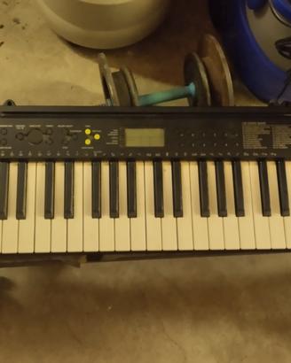 pianola Casio con alimentatore perfettamente 