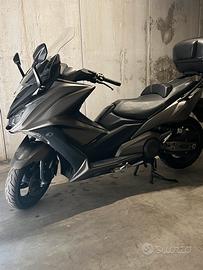 Kymco AK 550 ,tagliandato-gomme nuove + bauletto