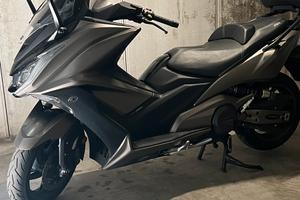 Kymco AK 550 ,tagliandato-gomme nuove + bauletto